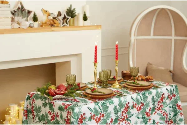 Скатерть Доляна «Новый год: Сhristmas berries» 145*220 +/- 2 см, 100% п/э