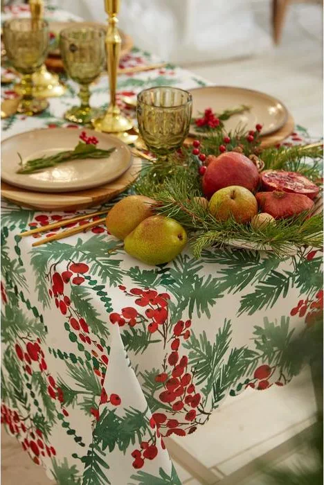 Скатерть Доляна «Новый год: Сhristmas berries» 145*220 +/- 2 см, 100% п/э