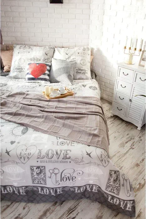 Постельное бельё "Этель" 1.5 сп Love 143*215 см, 150*214 см, 70*70 см -2 шт