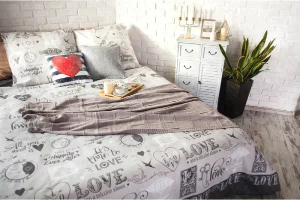 Постельное бельё "Этель" 1.5 сп Love 143*215 см, 150*214 см, 70*70 см -2 шт