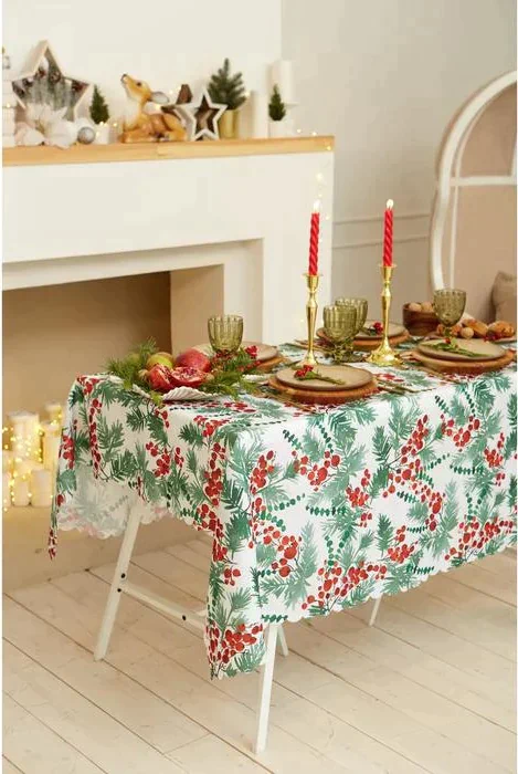 Скатерть Доляна «Новый год: Сhristmas berries» 145*220 +/- 2 см, 100% п/э