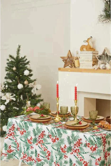 Скатерть Доляна «Новый год: Сhristmas berries» 110*145 +/- 2 см, 100% п/э